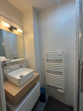 Free parking, private bedroom and bathroom with seaview